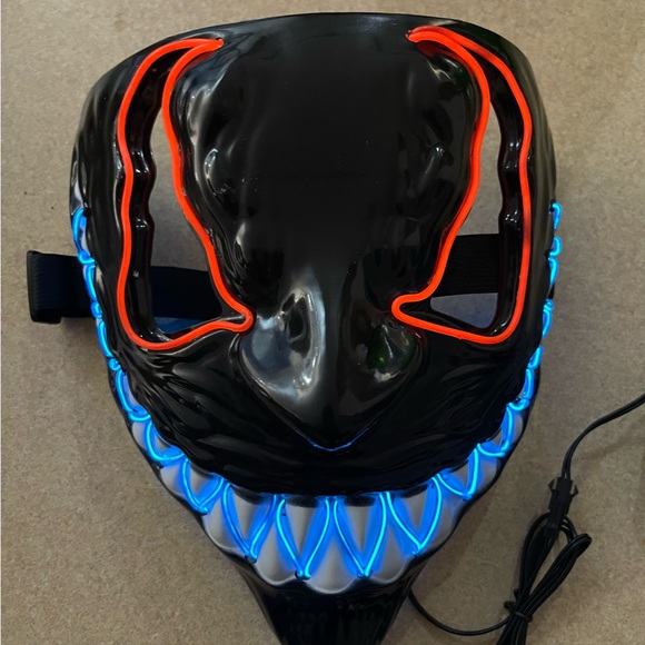 LED Light-Up Clown Mask - Picture 10 of 14